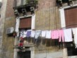 Velkoměsta - Itálie - i do typické neapolské domácnosti vyšplhá Ježíšek
