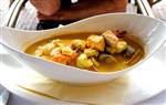 Francie - jednou z nejznámějších francouzských polévek je bouillabaisse z plodů moře