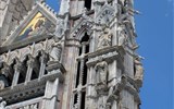 Toskánsko se slavností v Monteriggioni - Itálie - Umbrie - Siena, průčelí katedrály, 1215-1285, průčelí 1380