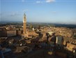 Itálie - Siena - Palazzo Publico, gotická radnice se zvonicí Torre del Mangie na Piazza del Campo