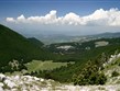 Itálie - národní park Polino je tvořen vápenci a dolomity a má krasový charakter