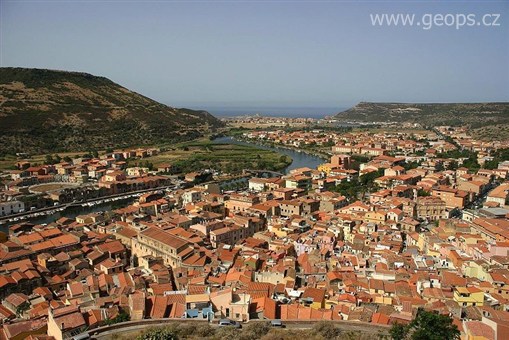 Itálie - Sardinie - město Bosa leží na zápdním pobřeží ostrova