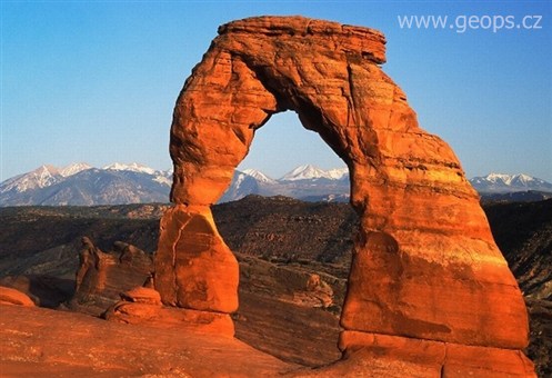 Národní parky a zahrady - USA - Národní park Arches, větrem vypreparované oblouky z rudého pískovce
