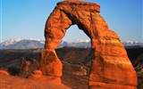 zájezdy v době státních svátků USA - USA - Národní park Arches, větrem vypreparované oblouky z rudého pískovce