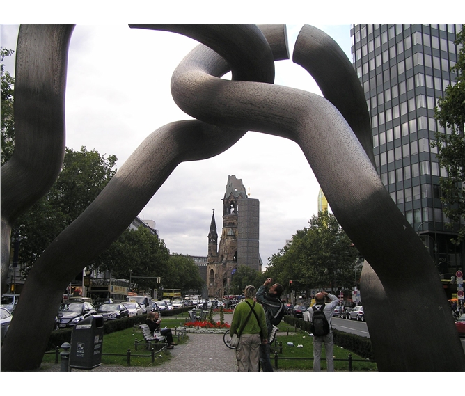 Berlín a večerní slavnost světel, výstavy Botticelli a Mondrian - Německo - Berlín - památník sjednocení Německa na Kurfurstenstrasse