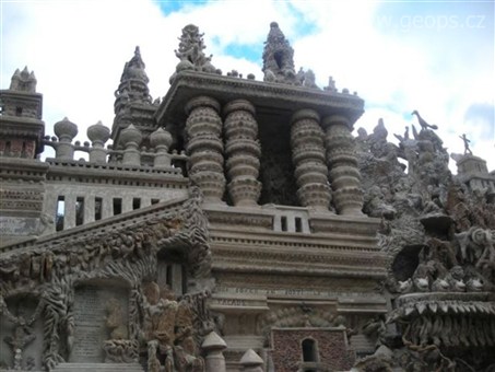 Francie - Franche-Comté - Hauterives, Palais Idéal, vlivy hinduismu, budhismu i naivismu