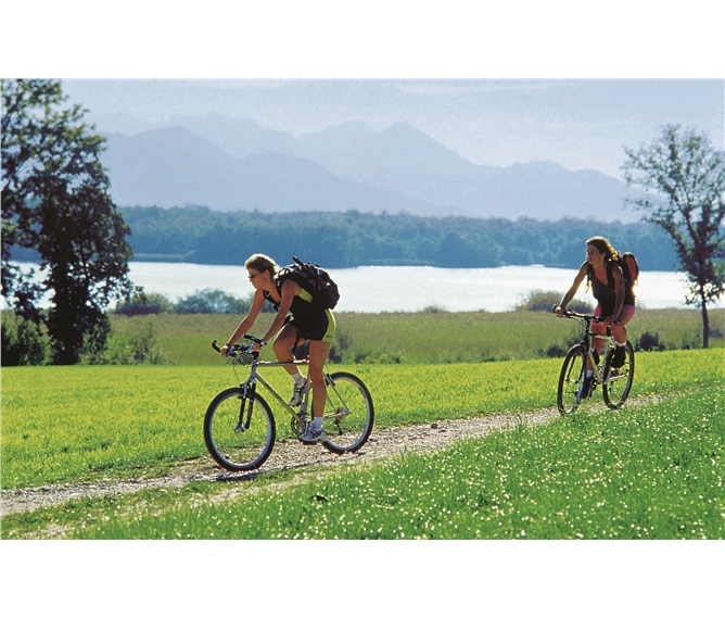 Cyklostezky pod Taurami a Dachsteinem - Rakousko - na kole kolem jezera Chiemsee