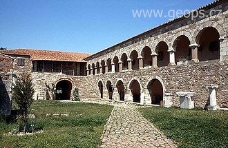 Albánie - pravoslavný klášter Ardenica z 13.století