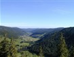 Německo - Schwarzwald - lesnaté hřebeny pohoří přesahují tisíc metrů