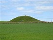 Kultura a příroda Evropy - Velká Británie - Skotsko - pohřební mohyla Maeshowe, cca 3.000 př.n.l.