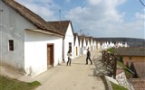 Villány - Maďarsko - Villánykövesd, vinné sklípky ve 3 úrovních patří mezi národní památky