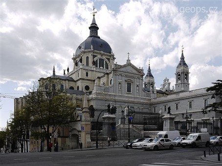 Španělsko - Madrid - katedrála La Almudena