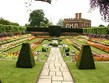 Anglie - Londýn - Hampton Court,zahrady obnoveny podle zahrad Jindřicha VIII. z roku 1536