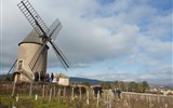 Beaujolais a Burgundsko, kláštery a slavnost vína 2019 - Francie - Beaujolais - Moulin a Vent, podle větrného mlýna má okolní vinná apelace název