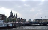 Amsterdam - Holandsko - Amsterdam - vlevo kostel Nicolaaskerk, 1884-7, směs různýcg neostylů