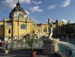 Maďarsko - Budapešť - Szechenyiho lázně, termální voda tryská z hloubky přes 1.200 m
