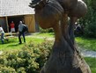 Rakousko - Armschlag - pomník máku tvoří 3 makovice
