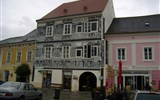 Perličky kraje Waldviertel a makové slavnosti - Rakousko - Weitra - Rasthausplatz s renesančními domy se sgrafity