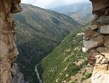 Albánie - Himara, pohled z ruin hradu do divokého vnitrozemí