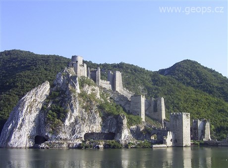 Srbsko - středověký hrad Golubac nad Dunajem