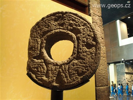 Mexiko - Antropologické muzeum, kruh na pelotu