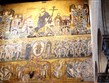 Itálie - Benátky - Torcello, mozaika Posledního soudu, dole andělé váží duše, nahoře Kristus a P-Maria a Jan Křtitel