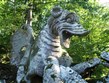 Itálie - Lazio  - Bomarzo, Sacro Bosco, impozantní drak bojující s párkem lvů
