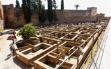 Památky UNESCO v Andalusii - Španělsko - Andalusie - Granada, Alcazaba, zbytky domů členů král.gardy a jejich rodin