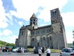 Francie - Auvergne - Saint Nectaire, postaven mnichy z La Chaise-Dieu z šedého trachytu