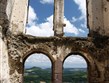 Francie - Auvergne - Chateau de Murol, zbytky kaple z 15.století