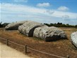 Francie - Bretaň - rozlomený menhir v Locmariaquer