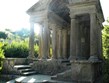 Itálie - Lazio - Bomarzo, Sacro Bosco, chrám věnovaný Orsiniho ženě Giulie Farnese, po její smrti 1560