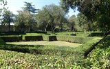 Zahrady Palazzo Farnese - itálie - Lazio - Caprarola - Palazzo Farnese, zimní zahrada s parterovými záhony a živými ploty