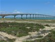 Francie - Akvitánie - Île-de-Ré, ostrov je spojený s pevninou 2,9 km dlouhým mostem, unikátním technickým dílem