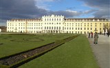 Slavnost růží v Badenu a Schönbrunn - Rakousko - Schonbrunn - císařský zámek vytvořil Fischer z Erlachu, zámek má 12440 místností