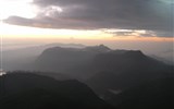 Srí Lanka, tropický ráj zvířat - Sri Lanka - svítání z vrcholu Adamovy hory