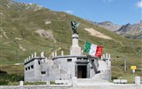 Passo Tonale - ráj pod ledovcem s kartou - Itálie - Passo Tonale - památník padlým z 1.sv.války