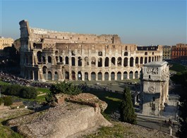 Řím, Capri, Neapol, Pompeje, Amalfi s koupáním 2022  Itálie - Řím - Kolosseum a Konstantinův vítězný oblouk