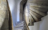 Barevné wellness ve Štýrsku s Hundertwasserem - Rakousko - Štýrsko - Graz, spirálovité schodiště, dal je postavit Maximilián I. 1499-1500