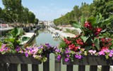Languedoc, katarské hrady, moře Lví zátoky a kaňon Ardèche letecky 2019 - Francie - Languedoc - Narbonne, Canal de la Robine, 2 km větev Canal du Midi z Aude