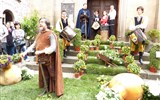 Zahrady krajů Lazio a Umbrie, Den květin ve Viterbu - Itálie - Lazio - Viterbo, květinové slavnosti, vystoupení samotného podesty