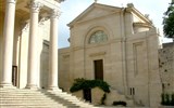 Rimini a krásy Adriatické riviéry 2019 - San Marino - kostel sv.Petra, vlevo část baziliky