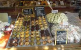 Kouzelné Lotrinsko, Alsasko i pro gurmány 2019 - Francie - Alsasko - Riquewihr, místní specialita Macarons de Riquewihr.