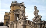 Vídeň, Schönbrunn, Schloss Hof, Velikonoční trhy, výstava Egon Schiele - Rakousko - Vídeň - Schönbrunn, Gloriette, 1775, na pamět vítězství v bitvě u Kolína