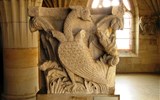 Burgundsko, Champagne, víno a katedrály - Francie - Beaujolais - Autun, sv.Lazar, Trojhlavý pták na jedné z původních hlavic sloupů