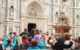 Florencie, Toskánsko, perla renesance a velikonoční slavnost ohňů 2017 - Itálie - Florencie - slavnost Scapio, roku 1097 dosáhl místní měšˇťan P.de Pazzi jako první hradeb Jeruzaléma a od toho se vše odvíjí ...