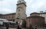Severní Itálie - Emilia Romagna za uměním, Ferrari a gastronomií - Itálie - Mantova - hodinová věž a Rotonda di San Lorenzo