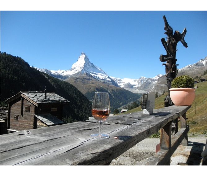Ochutnávka Švýcarska s termály a turistikou - Švýcarsko - na trase Gourmetweg lze kombinovat výhledy, víno, dobrou krmi i krásnou přírodu do lahodného kokteilu zážitků