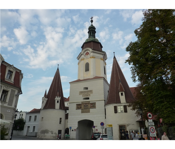 Rakouský advent s vínem a polodrahokamy - Rakousko - Křemže - zachovaná městská brána z 15.století