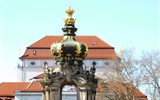 Zwinger - Německo - Drážďany - Zwinger, Kronentor zdobí koruna a sochy Ceres, Pomony, Vulkána a Bakcha.